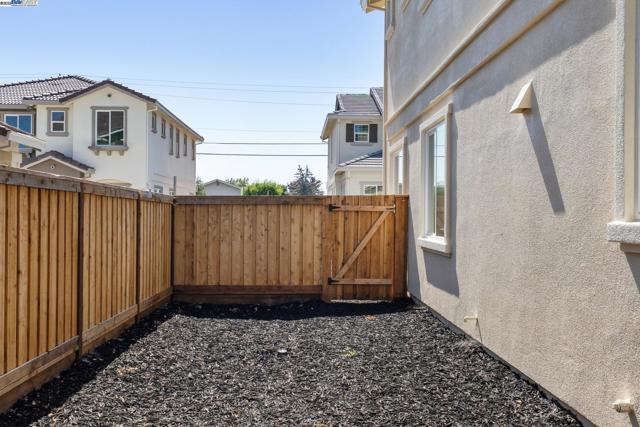 1305 Sunningdale Lane, Fairfield CA: https://media.crmls.org/mediaz/fe10226b-7553-4d7d-9fba-c055913e2b3e.jpg