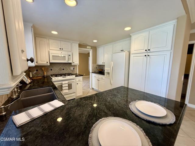 806 San Simeon Drive, Newbury Park CA: https://media.crmls.org/mediaz/fe103f38-1cd1-49ea-afde-da1a4b9dfaf0.jpg