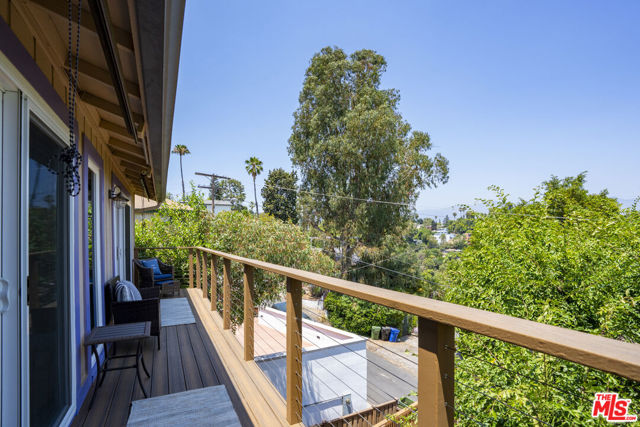353 Mavis Drive, Los Angeles CA: https://media.crmls.org/mediaz/fe10c95b-870c-460e-8a3c-147a3442f2e2.jpg