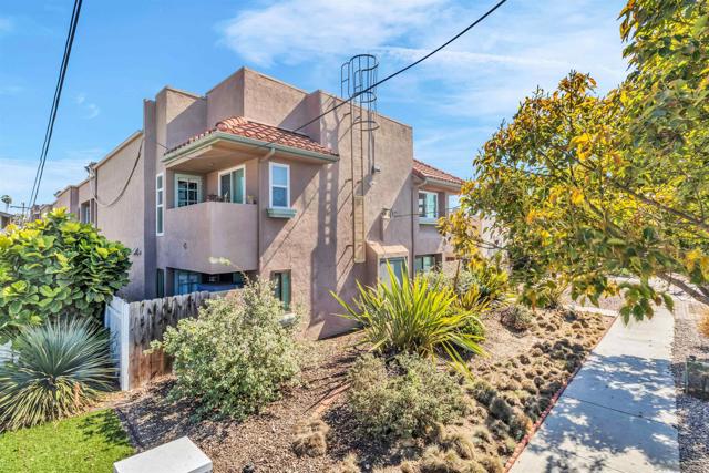 4666 Mission Ave, California 92116, 2 Bedrooms Bedrooms, ,2 BathroomsBathrooms,Condominium,For Sale,Mission Ave,250020201SD