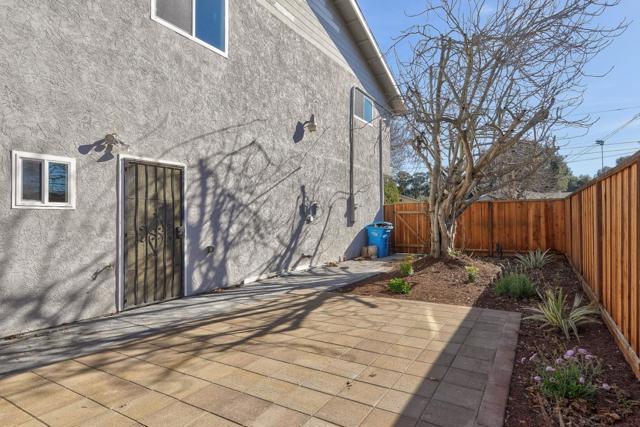 116 Daphne Way, East Palo Alto CA: https://media.crmls.org/mediaz/fe11304e-ed94-4b9f-9cdb-9c03c63c58f0.jpg