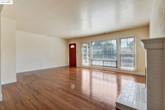 527 42nd Street, Richmond CA: https://media.crmls.org/mediaz/fe11ae6c-f41f-4265-a692-3cf2338fe0f1.jpg