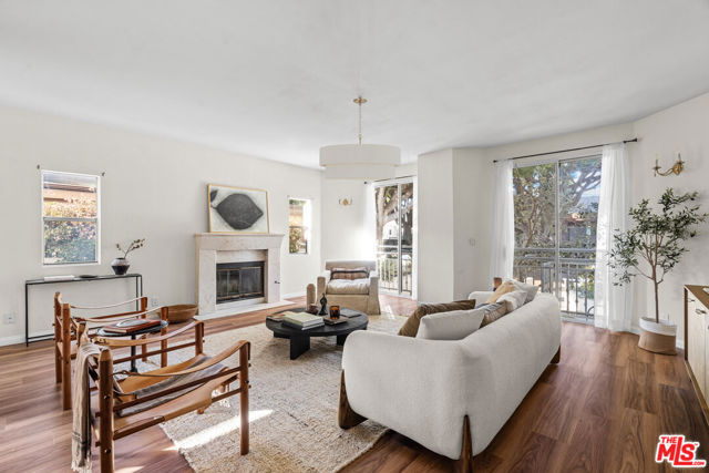 1524 Franklin Street, Santa Monica CA: https://media.crmls.org/mediaz/fe128c24-8b49-4393-823e-426ca781dd08.jpg