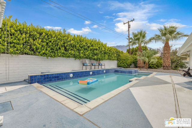 2375 E Joyce Drive, Palm Springs CA: https://media.crmls.org/mediaz/fe12c200-c426-449b-9016-dc99b9fa8af7.jpg