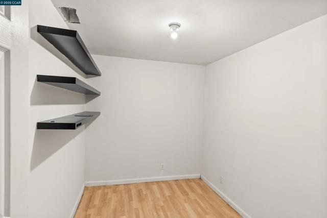 39 Anson Way, Kensington CA: https://media.crmls.org/mediaz/fe12de73-e992-417f-a12b-c01fed20f553.jpg