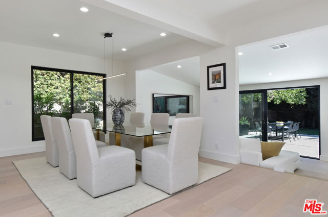 15431 Milbank Street, Encino CA: https://media.crmls.org/mediaz/fe1418ee-4aad-426f-8931-1739b8bc1d7e.jpg