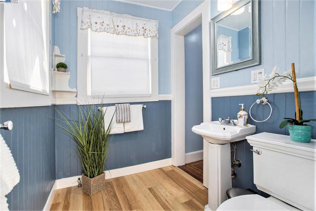 2120 Encinal, Alameda CA: https://media.crmls.org/mediaz/fe142fbd-2e28-42d2-826e-52126630ad4b.jpg
