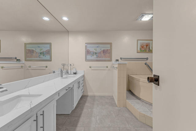 910 Island Drive #112, Rancho Mirage, CA 92270