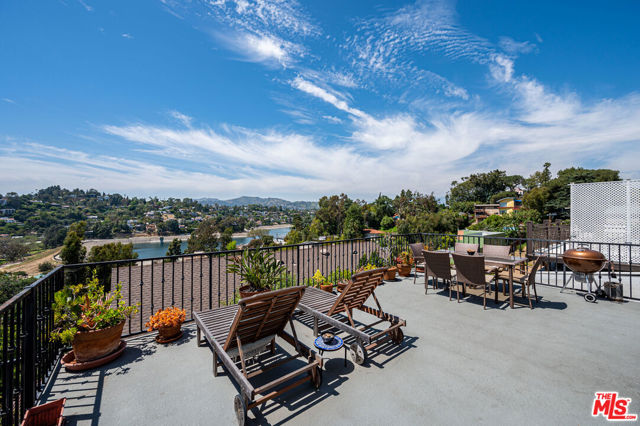 1915 Apex Avenue, Los Angeles CA: https://media.crmls.org/mediaz/fe15b7ec-fd4c-4be5-999b-e3ad5d626618.jpg