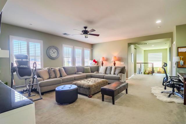 466 Agua Vista Dr, Chula Vista CA: https://media.crmls.org/mediaz/fe15c3cc-d773-48bf-b14c-8a70dfbfaff9.jpg