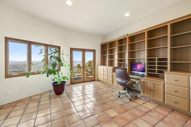 859 Cocos Dr, San Marcos CA: https://media.crmls.org/mediaz/fe162a5e-a4b9-4846-af13-0eefa6fc83a1.jpg