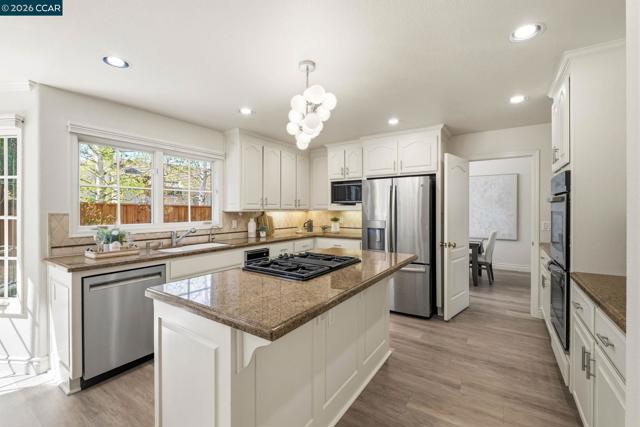 Image 17 of 54 For 121 Rassani Dr