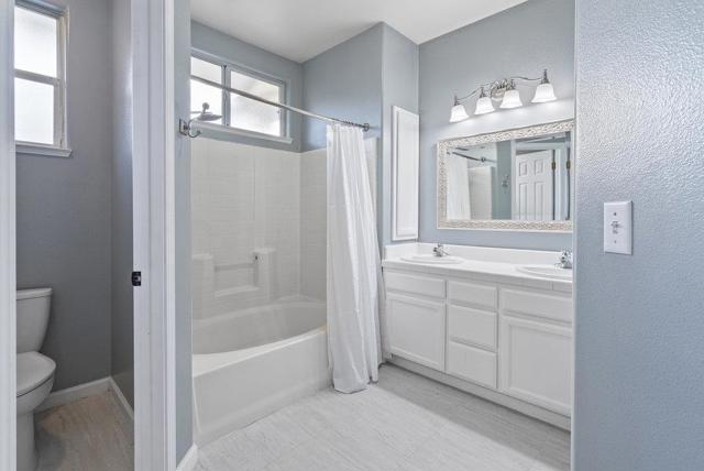 600 Gabriele Court, Hollister CA: https://media.crmls.org/mediaz/fe16bc20-f3af-46ed-844b-eda706e3ffe1.jpg