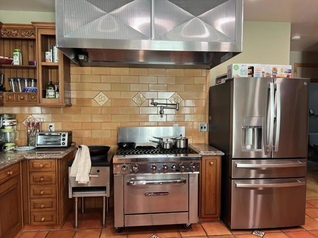 1043 Locust Street, San Jose CA: https://media.crmls.org/mediaz/fe1784e1-06ae-4edf-be9d-acb4872574e3.jpg