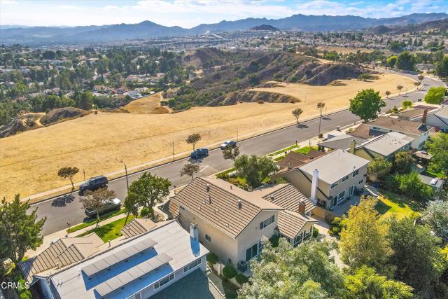 19015 Braemore Road, Porter Ranch CA: https://media.crmls.org/mediaz/fe17e0ef-7502-4491-9285-9613646ea540.jpg