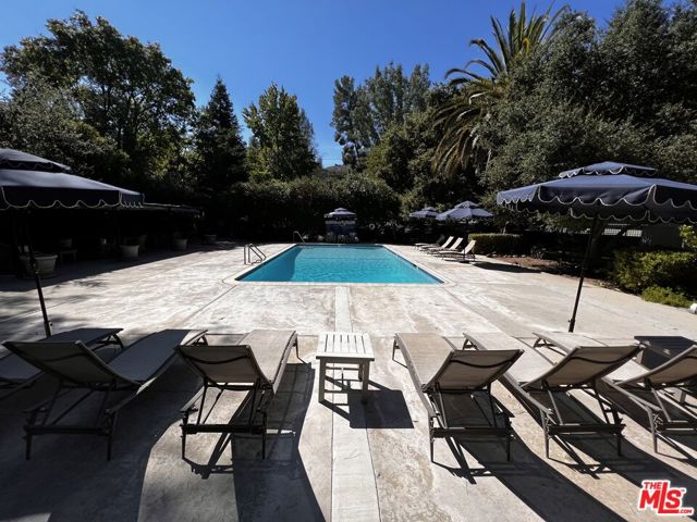 2090 Lakeshore Drive, Agoura Hills CA: https://media.crmls.org/mediaz/fe17fc7c-7d40-421b-85c7-ad87cc30c4c7.jpg