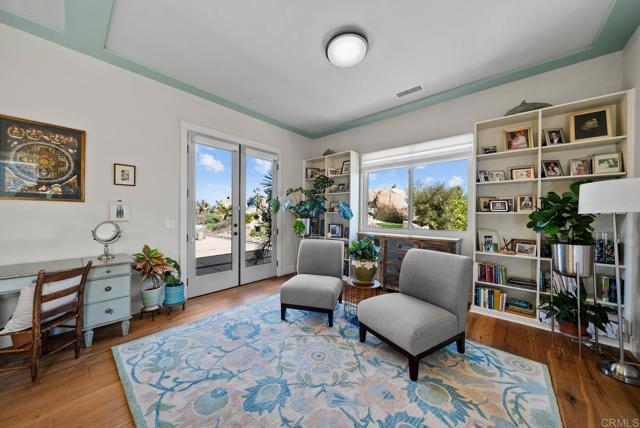 13495 Del Poniente Road, Poway CA: https://media.crmls.org/mediaz/fe18329e-d7d5-4ec8-804e-42cede031b32.jpg