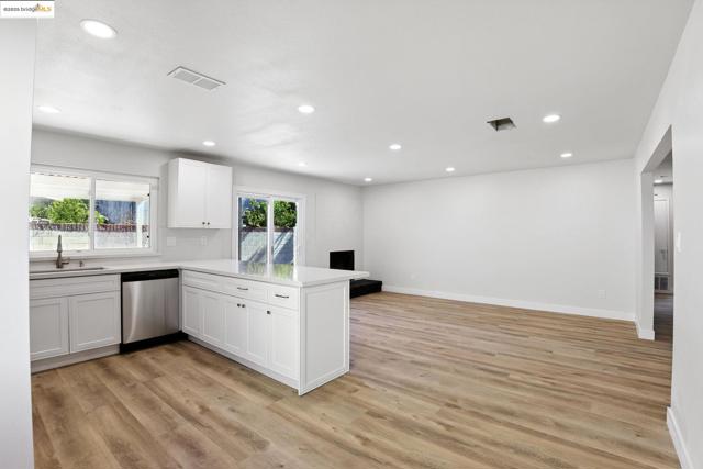 96 Coral Ln, Suisun City CA: https://media.crmls.org/mediaz/fe184f02-db28-409e-96e2-db11140ea89a.jpg