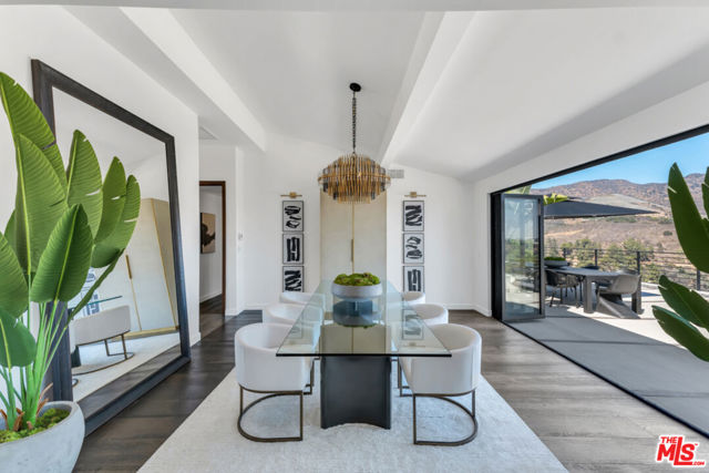 2960 LAKERIDGE Drive, Los Angeles CA: https://media.crmls.org/mediaz/fe18970b-1618-4589-9d70-2dbf51664bf7.jpg