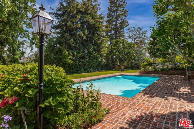 570 S Mapleton Drive, Los Angeles CA: https://media.crmls.org/mediaz/fe191943-ef6a-43c0-bab8-56881db99f82.jpg