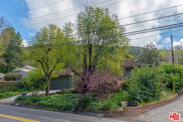 3480 MANDEVILLE CANYON Road, Los Angeles CA: https://media.crmls.org/mediaz/fe192b69-0098-4099-9816-67589d34f640.jpg