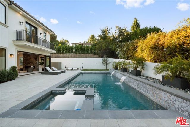 4351 Vanalden Avenue, Tarzana CA: https://media.crmls.org/mediaz/fe193a1f-87a3-4eff-9db5-9810ed39c9ef.jpg