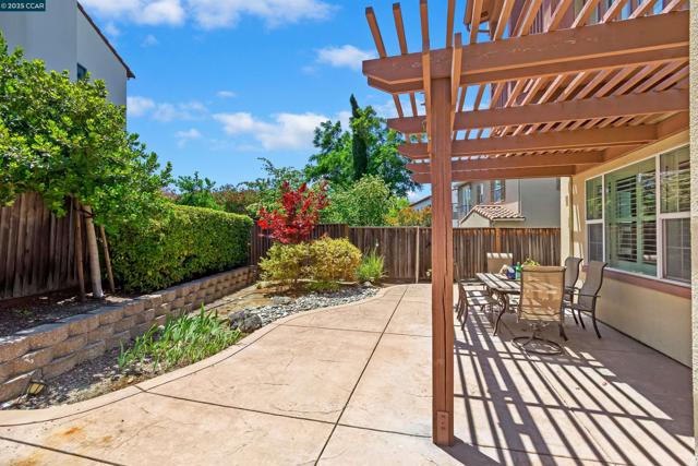 5214 Kenilworth Way, San Ramon CA: https://media.crmls.org/mediaz/fe19561f-30c2-4239-af5d-88c33ea6142f.jpg