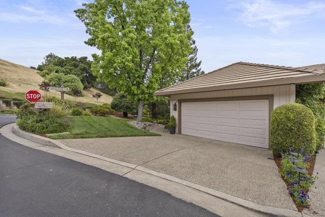5958 Dry Oak Drive, San Jose CA: https://media.crmls.org/mediaz/fe19a0b4-bb17-499d-88d6-4670093ad968.jpg