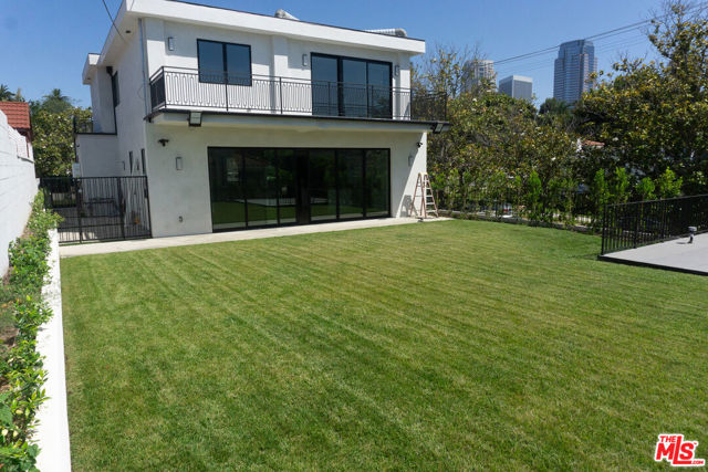 10360 Ilona Avenue, Los Angeles CA: https://media.crmls.org/mediaz/fe19a483-0314-45ff-b014-4b8937ba5818.jpg