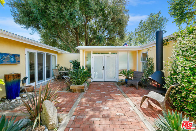 6308 Paseo Canyon Drive, Malibu CA: https://media.crmls.org/mediaz/fe1a1255-0f87-4287-aed6-7b6168c30e17.jpg