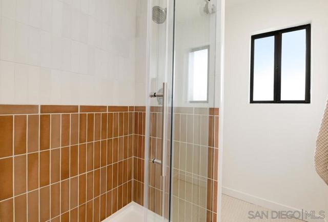4635 Briar Ridge Rd, Oceanside CA: https://media.crmls.org/mediaz/fe1ae6b6-4e4a-4320-9e95-61ba1053f69e.jpg