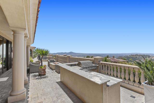 Detail Gallery Image 14 of 28 For 8039 El Cielo, Rancho Santa Fe,  CA 92067 - 5 Beds | 6/1 Baths