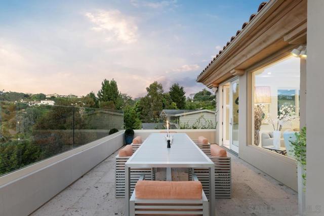 6617 Muirlands Dr, La Jolla CA: https://media.crmls.org/mediaz/fe1b51f4-2a4a-4e19-8231-aa38d7749ede.jpg