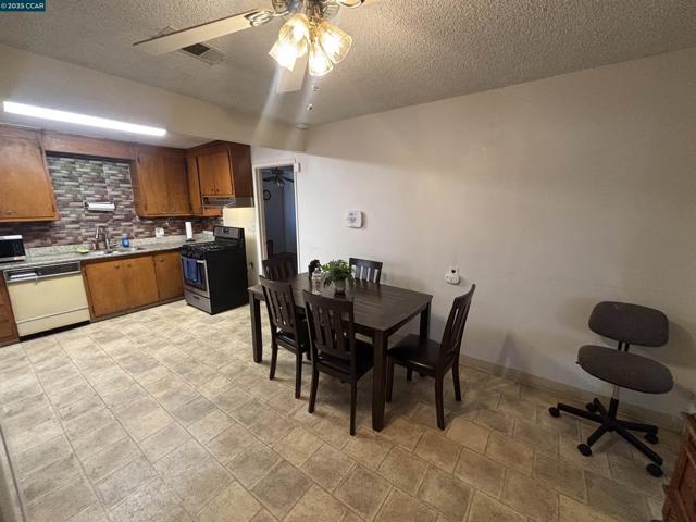 2765 Tuolumne Street, Vallejo CA: https://media.crmls.org/mediaz/fe1bba1b-3c69-4f2d-8866-979109a2096c.jpg