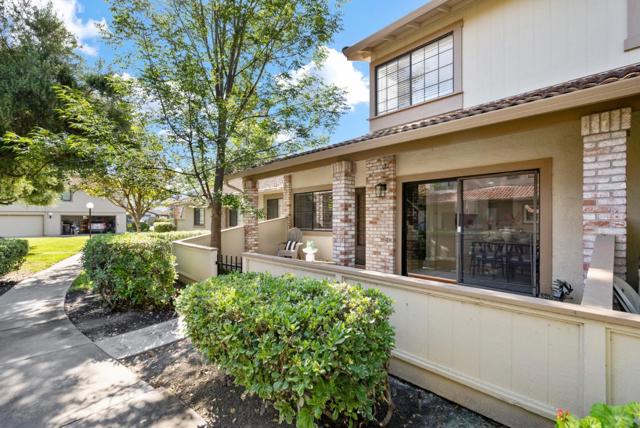 405 Colony Knoll Drive, San Jose CA: https://media.crmls.org/mediaz/fe1bda22-5262-4323-9dda-62f13370f6d6.jpg
