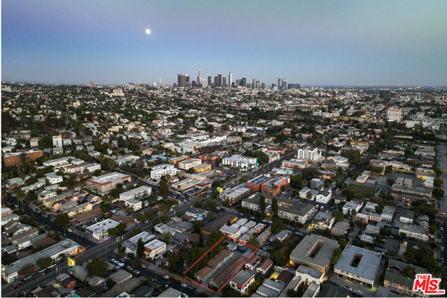 4124 Monroe Street, Los Angeles CA: https://media.crmls.org/mediaz/fe1c06e4-3904-4c89-9bf2-842c1f2fd317.jpg