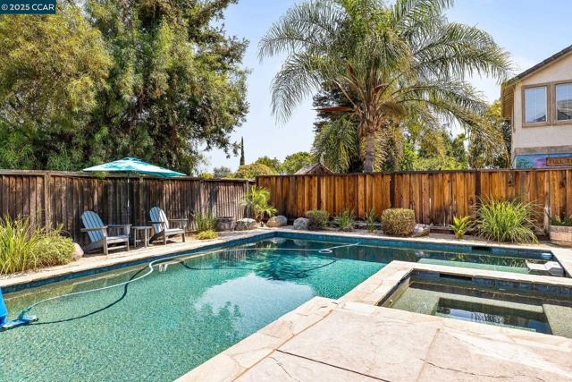 127 Sanford Ct, Brentwood CA: https://media.crmls.org/mediaz/fe1c4998-b124-48f2-aee9-c847711f2d61.jpg