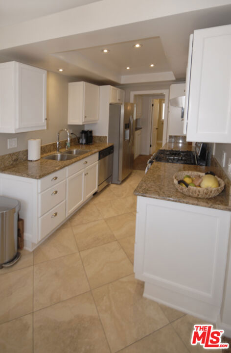 13021 Moorpark Street, Studio City CA: https://media.crmls.org/mediaz/fe1c779f-32d8-42e7-9e26-8a446ed05413.jpg