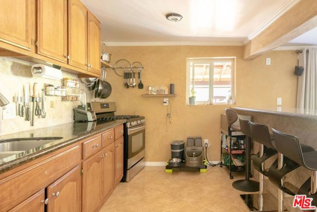 15555 High Knoll Road, Encino CA: https://media.crmls.org/mediaz/fe1c97b3-b0fa-4dda-b02d-4f3152c5eb49.jpg