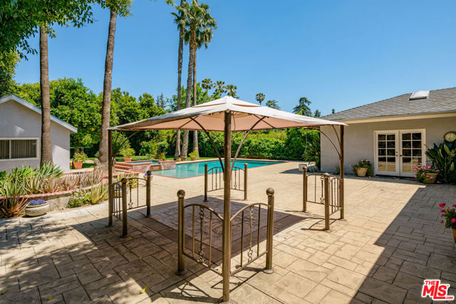 8760 White Oak Avenue, Sherwood Forest CA: https://media.crmls.org/mediaz/fe1ca8dd-fa2c-4538-8f0b-25ea63f4ac45.jpg