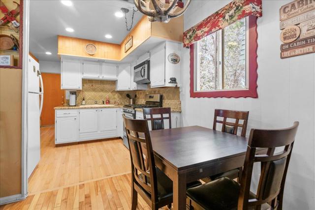 788 Imperial Avenue, Sugarloaf CA: https://media.crmls.org/mediaz/fe1cfac7-df78-490f-b337-0915e13f913a.jpg