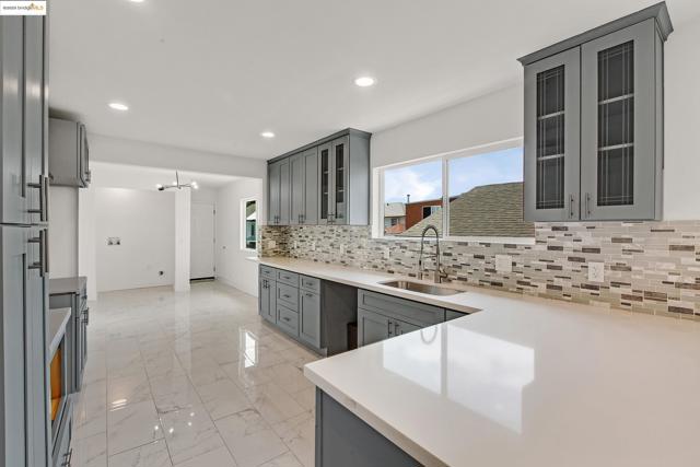 2906 Adeline St, Oakland CA: https://media.crmls.org/mediaz/fe1d84d3-59bb-4d57-93ed-a4dac470950d.jpg