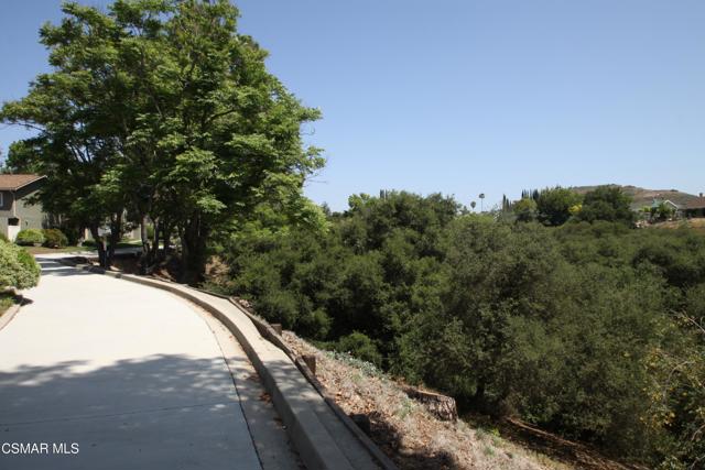 565 Serento Circle, Thousand Oaks CA: https://media.crmls.org/mediaz/fe1e9a72-8fb5-4f7a-9734-8d02b6dd31b4.jpg