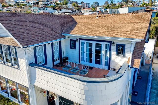 952 Rosecrans, San Diego, California 92106, 5 Bedrooms Bedrooms, ,4 BathroomsBathrooms,Single Family Residence,For Sale,Rosecrans,240028476SD