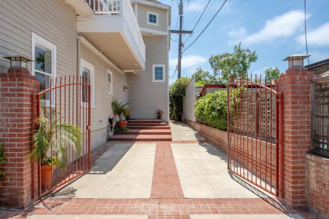 7824 Exchange Pl, La Jolla CA: https://media.crmls.org/mediaz/fe1ebeb1-ac2c-4e3e-9431-b990709ebd99.jpg