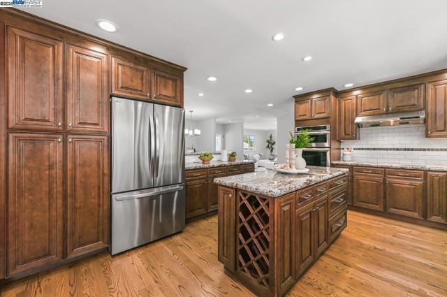 7864 Fairoaks Dr, Pleasanton CA: https://media.crmls.org/mediaz/fe1f10d6-5a0b-44b9-bfd3-096286ad957e.jpg