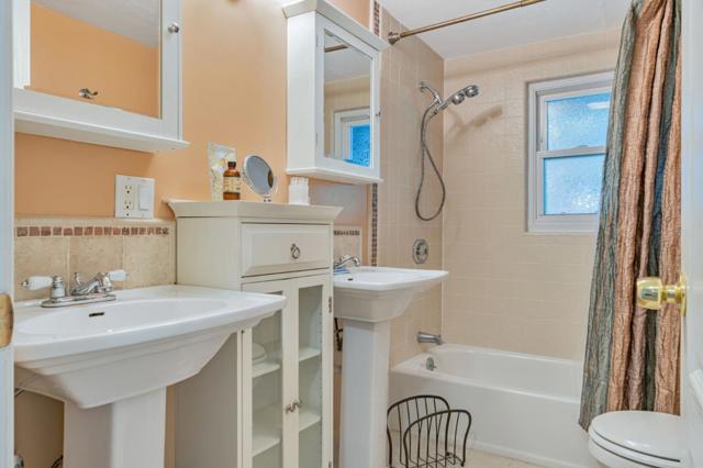 514 Live Oak Lane, Redwood City CA: https://media.crmls.org/mediaz/fe1f179d-b86f-4e25-92fb-9391c726b785.jpg