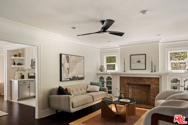 5748 7th Avenue, Los Angeles CA: https://media.crmls.org/mediaz/fe1f9f92-57b3-4af3-b3b2-542db84aeb48.jpg