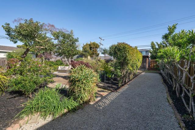 406 Poinsettia Avenue, San Mateo CA: https://media.crmls.org/mediaz/fe1fade5-a9da-48eb-b7c7-14145f8c3075.jpg