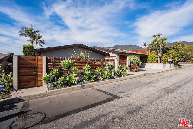 245 Tranquillo Road, Pacific Palisades CA: https://media.crmls.org/mediaz/fe1ff00e-5dd5-485d-8b0a-26ef9651a75d.jpg